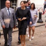 Calvin Klein veste Hailey Bieber para cerimônia de abertura da NYSE Bell